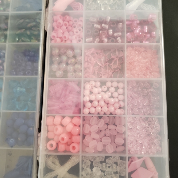 2000 PLUS BEAD JEWELRY KIT - Picture 7 of 8